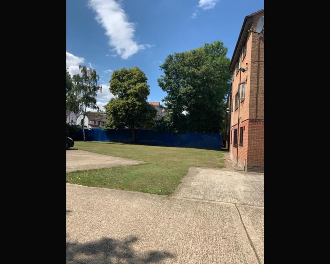 Stunning 1 bedroom apartment in Dagenham Exterior foto