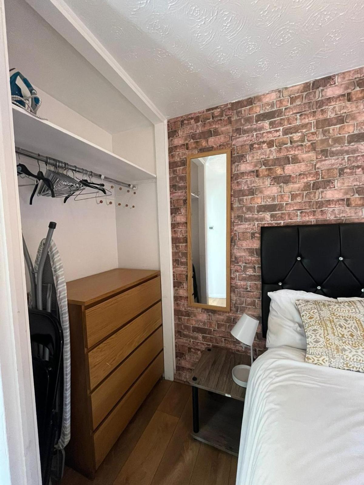 Stunning 1 bedroom apartment in Dagenham Exterior foto